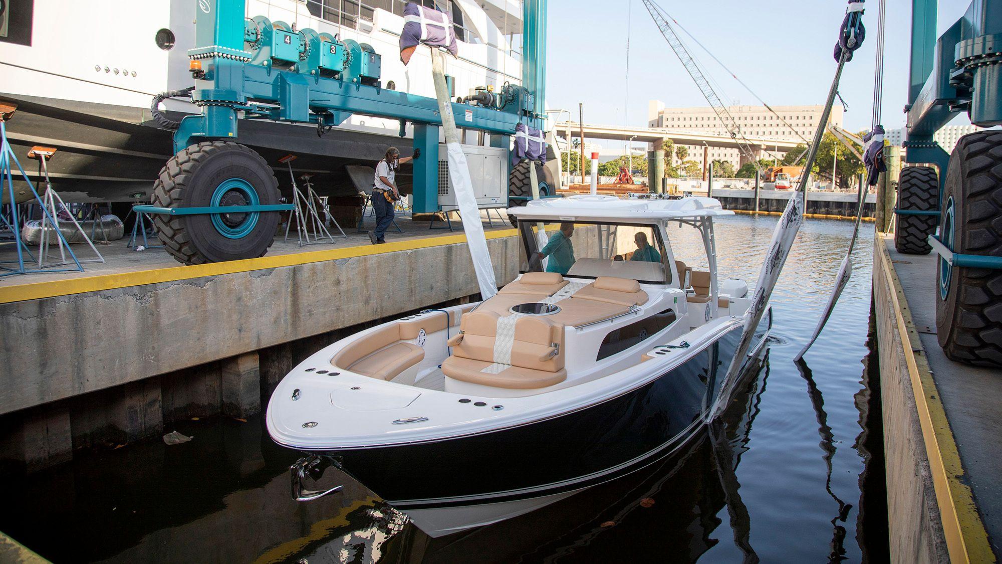 Lifting-a-Boat-to-a-Dry-Dock